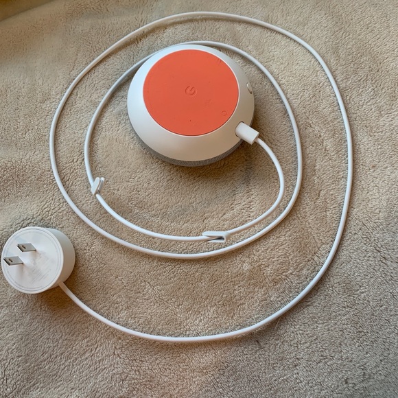 Google Home Mini - Picture 3 of 4